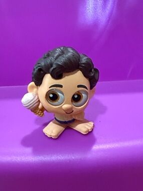 Disney Doorable Figurine Toy - Tan with Dark Brown Hair